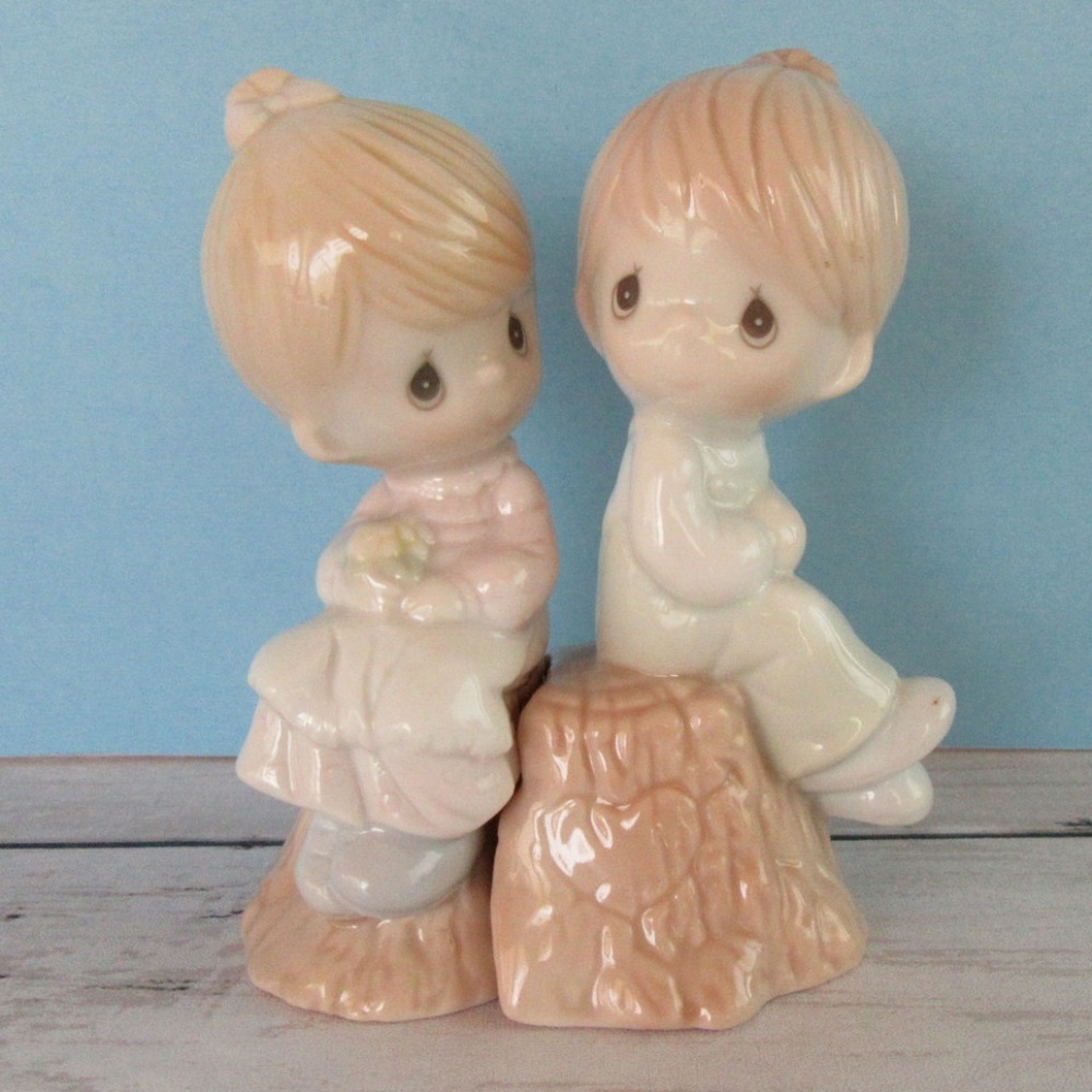 PRECIOUS MOMENTS boy & girl salt & pepper shakers